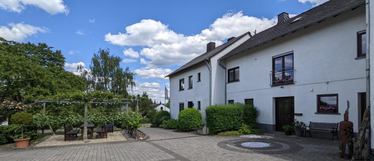 Weingut Harald Ludwig Osann-Monzel Exterior foto