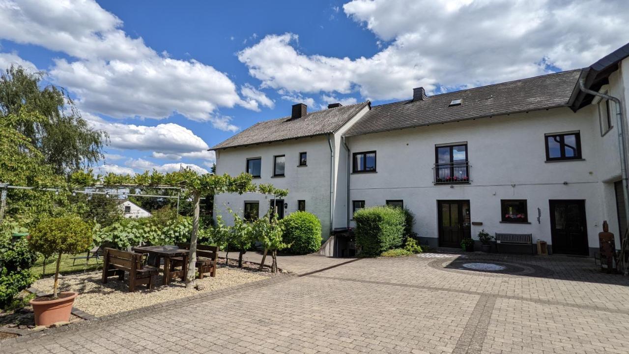 Weingut Harald Ludwig Osann-Monzel Exterior foto